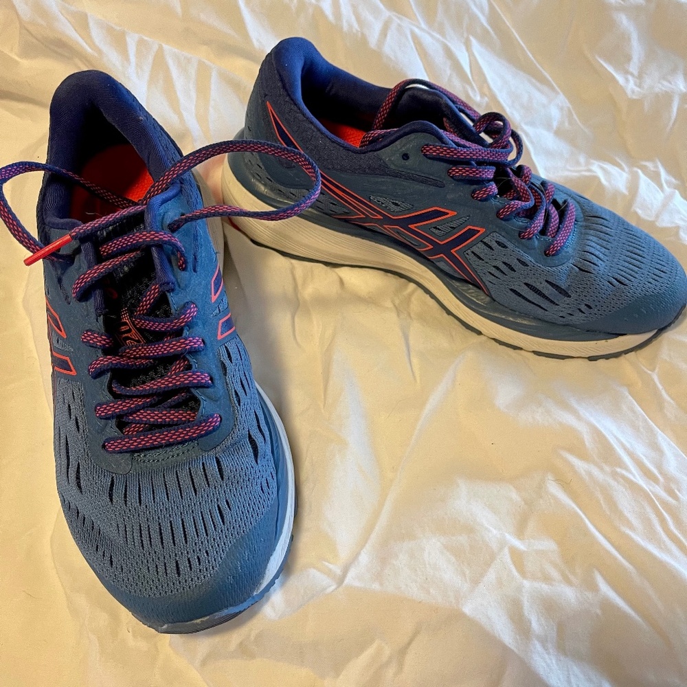 New Asics size 6 Gel Cumulus 20 Sneakers